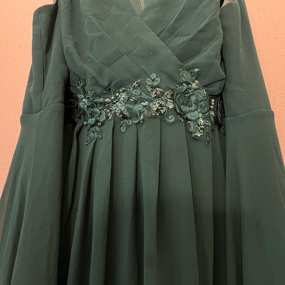 Ever Pretty Green Embellished Sleeveless V-Neck Maxi Gown - Picture 3 of 4